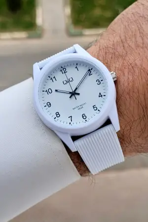 Beyaz Renk 40 Mm Su Geçirmez Rakamlı Erkek Kol Saati