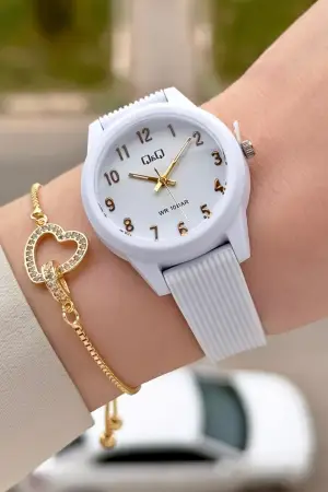 Beyaz Renk Su Geçirmez 32 Mm Rakamlı Kadın Kol Saati ve Hediye Bileklik