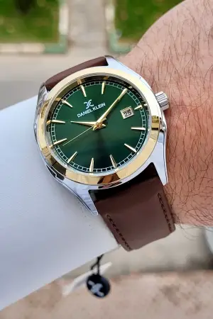 Kasası Gümüş Kordonu Kahverengi Renk 42 mm Takvimli Erkek Kol Saati