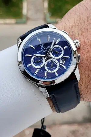 Kasası Gümüş Kordonu Lacivert Renk 43 mm İç Göstergeleri Aktif Erkek Kol Saati