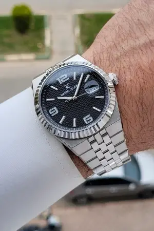 Kadranı Siyah Kordonu Gümüş Renk 41 mm Takvimli Erkek Kol Saati