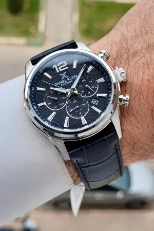 Kasası Gümüş Kordonu Lacivert Renk 43 Mm İç Göstergeleri Aktif Erkek Kol Saati