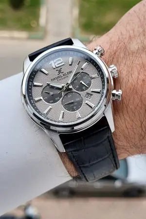 Kadranı Kahverengi Kordonu Siyah Renk 43 Mm İç Göstergeleri Aktif Erkek Kol Saati