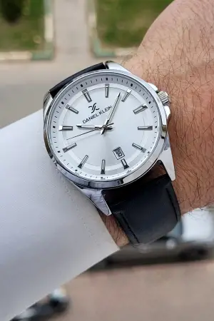 Gümüş Renk 42 mm Takvimli Erkek Kol Saati