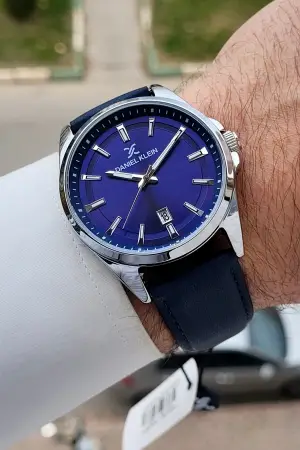 Kasası Gümüş Kordonu Lacivert Renk 42 mm Takvimli Erkek Kol Saati