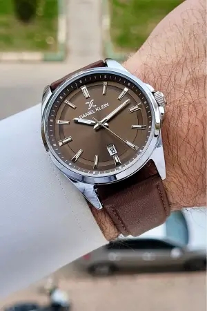 Kasası Gümüş Kordonu Kahverengi Renk 42 mm Takvimli Erkek Kol Saati