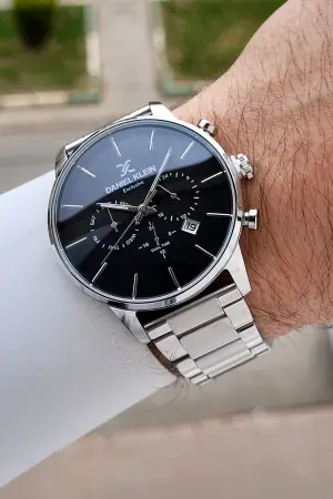 Kadranı Siyah Kordonu Gümüş Renk Iç Göstergeleri Aktif Fonksiyonlu Erkek Kol Saati