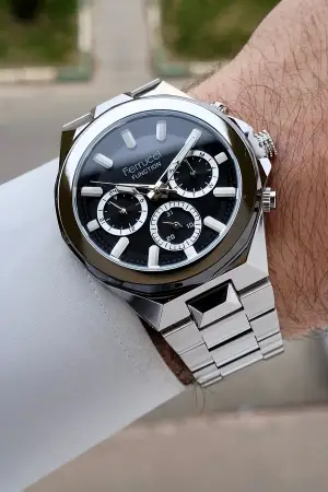 Kadranı Siyah Kordonu Gümüş Renk 43 Mm İç Göstergeleri Aktif Erkek Kol Saati