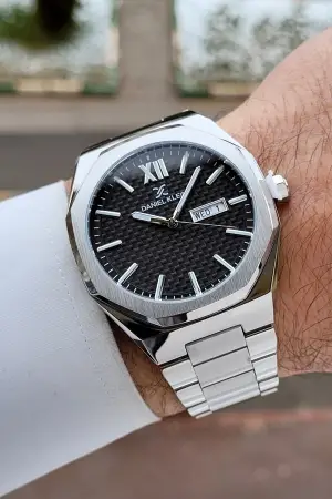 Kadranı Siyah Kordonu Gümüş Renk 43 mm Erkek Kol Saati