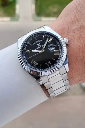 Kadranı Siyah Kordonu Gümüş Renk 42,5 Mm 5 ATM Erkek Kol Saati