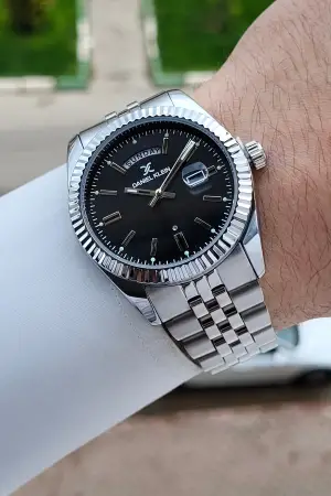 Kadranı Siyah Kordonu Gümüş Renk 42 Mm Erkek Kol Saati