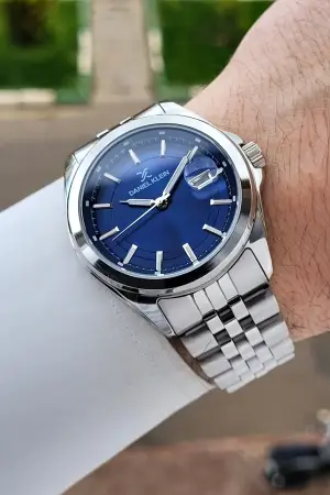 Kadranı Lacivert Kordonu Gümüş Renk Takvimli 42 Mm Erkek Kol Saati