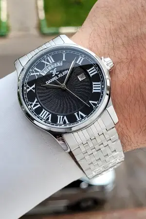 Kadranı Siyah Kordonu Beyaz Renk Takvim ve Gün Fonksiyonlu Hediye Paketli Erkek Kol Saati