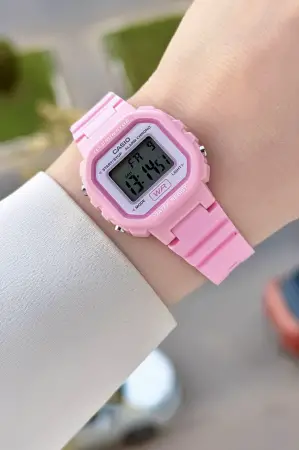 Casio CSISTE242 Casio Pembe Renk Silikon Kordon Çocuk Kol Saati