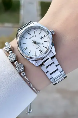 Casio CSISTE81 Gümüş Renk Hediye Paketli Kadın Kol Saati