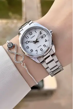 Casio CSISTE173 Kadranı Beyaz Kordonu Metalik Renk 2 Yıl Garantili Kadın Kol Saati