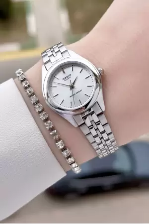 Casio CSISTE207 Casio Kadranı ve Kordonu Gümüş Renk Kadın Kol Saati