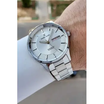 Gümüş Renk Takvim Ve Gün Fonksiyonlu 44 Mm Erkek Kol Saati
