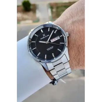 Kadranı Siyah Kordonu Gümüş Renk Takvim Ve Gün Fonksiyonlu 44 Mm Erkek Kol Saati