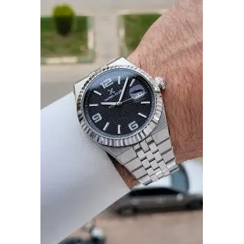 Kadranı Siyah Kordonu Gümüş Renk 41 mm Takvimli Erkek Kol Saati