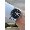 Kadranı Siyah Kordonu Gümüş Renk Takvim Ve Gün Fonksiyonlu 44 Mm Erkek Kol Saati