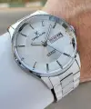 Gümüş Renk Takvim Ve Gün Fonksiyonlu 44 Mm Erkek Kol Saati