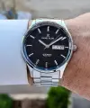Kadranı Siyah Kordonu Gümüş Renk Takvim Ve Gün Fonksiyonlu 44 Mm Erkek Kol Saati