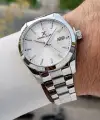 Kasası ve Kadranı Gümüş Renk Takvimli Hediye Paketli Erkek Kol Saati