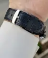 Kasası Gümüş Kordonu Lacivert Renk 43 Mm İç Göstergeleri Aktif Erkek Kol Saati
