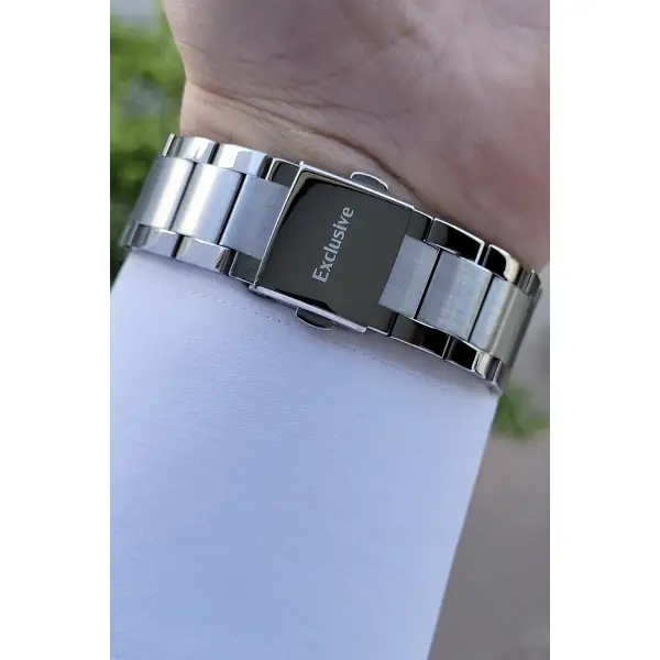 Daniel Klein DKISTE194 Kadranı Siyah Kordonu Gümüş Renk İç Göstergeleri Aktif Fonksiyonlu Erkek Kol Saati