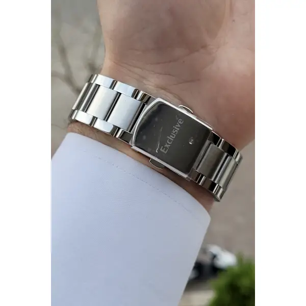 Kadranı Lacivert Renk iç Göstergeleri Aktif Fonksiyonlu Erkek Kol Saati