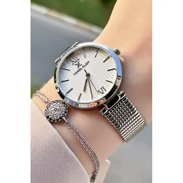 Kadın Kol Saati Ve Hediye Bileklik