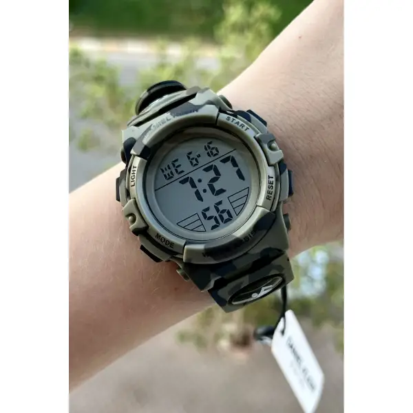 Daniel Klein DKISTE769 Haki Renk 7 Farklı Işıklı 5 ATM Çocuk Kol Saati