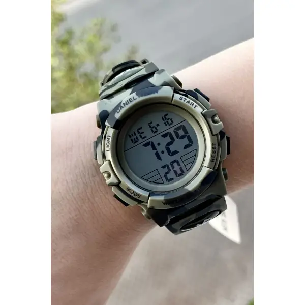 Daniel Klein DKISTE769 Haki Renk 7 Farklı Işıklı 5 ATM Çocuk Kol Saati