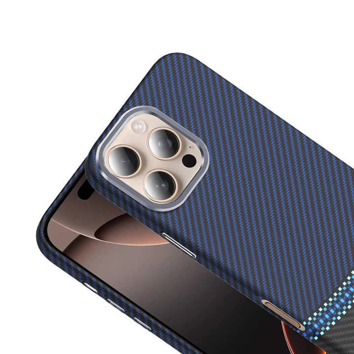 Apple iPhone 16 Pro Max Kılıf Magsafe Şarj Özellikli Karbon Fiber Görünümlü Redclick Gros Kapak