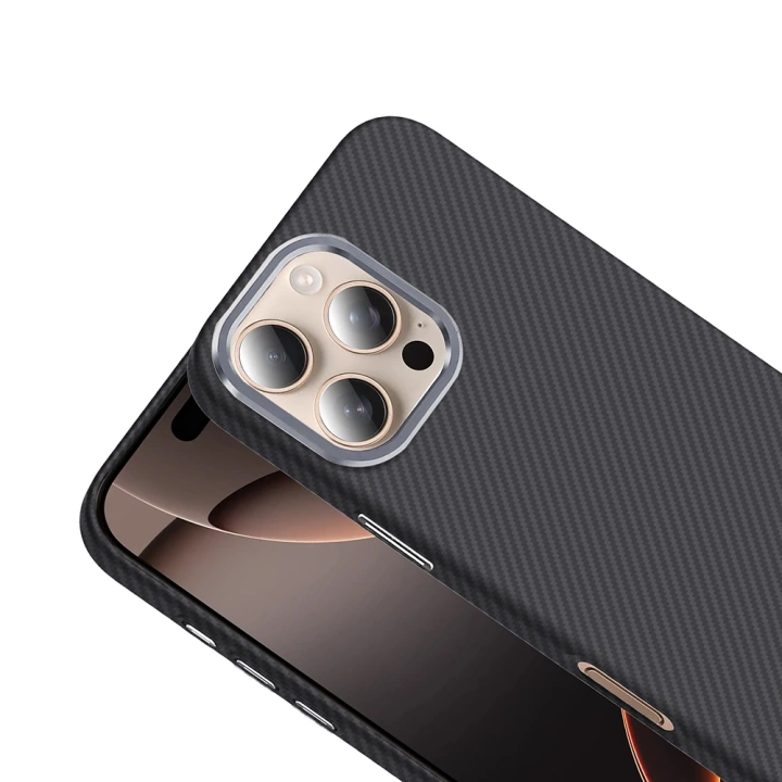 Apple iPhone 16 Pro Max Kılıf Magsafe Şarj Özellikli Karbon Fiber Görünümlü Redclick Gros Kapak