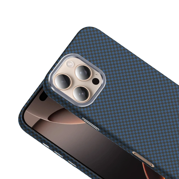 Apple iPhone 16 Pro Max Kılıf Magsafe Şarj Özellikli Karbon Fiber Görünümlü Redclick Gros Kapak