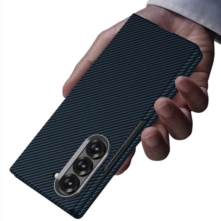Galaxy Z Fold 6 Kılıf Kamera Korumalı Karbon Fiber Tasarımlı Arka Yüzey Redclick Kıpta Karbon Kapak