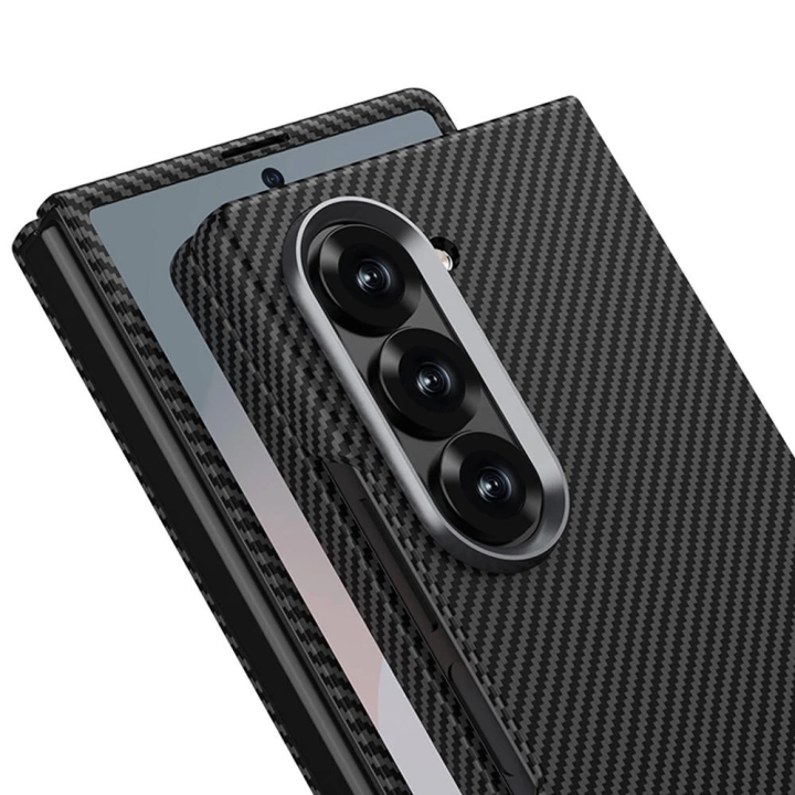 Galaxy Z Fold 6 Kılıf Kamera Korumalı Karbon Fiber Tasarımlı Arka Yüzey Redclick Kıpta Karbon Kapak