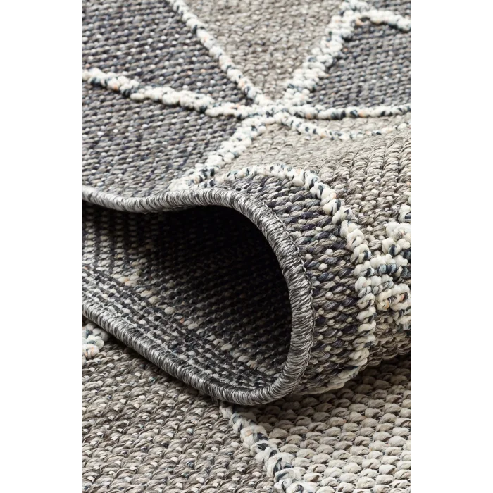 Soho Sh 03 Grey Hav Vermeyen Özel Ipler Ile Üretilen Etnik Örgü Desenlere Sahip Makine Halısı