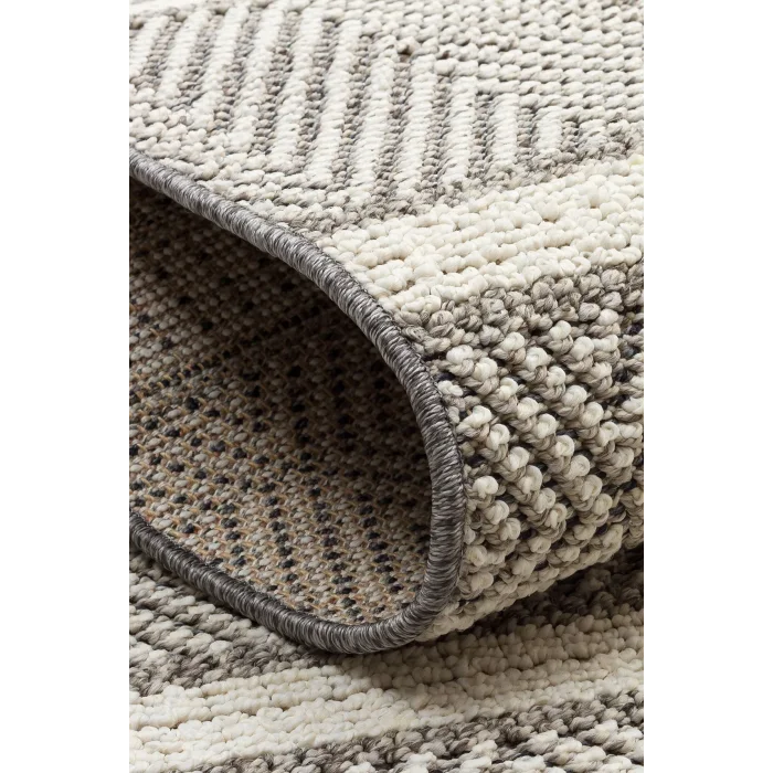 Soho Sh 07 Grey Ivory Hav Vermeyen Özel Ipler Ile Üretilen Etnik Örgü Desenlere Sahip Makine Halısı