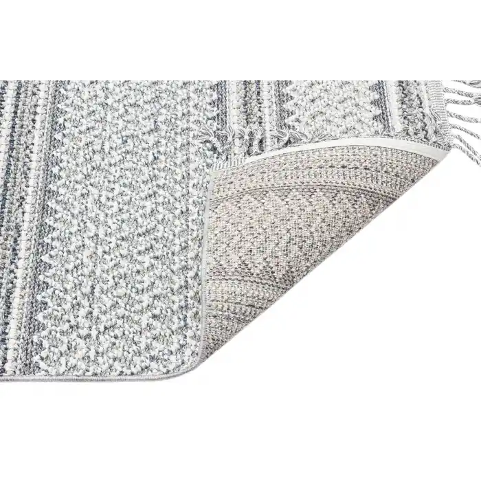 Soho Sh 05 Ivory Grey Hav Vermeyen Özel Ipler Ile Üretilen Etnik Örgü Desenlere Sahip Makine Halısı