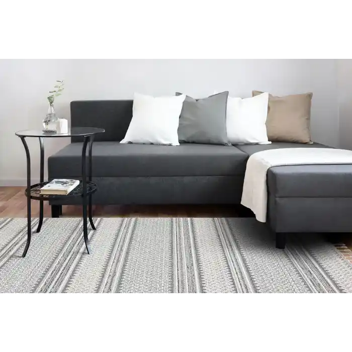 Soho Sh 05 Ivory Grey Hav Vermeyen Özel Ipler Ile Üretilen Etnik Örgü Desenlere Sahip Makine Halısı