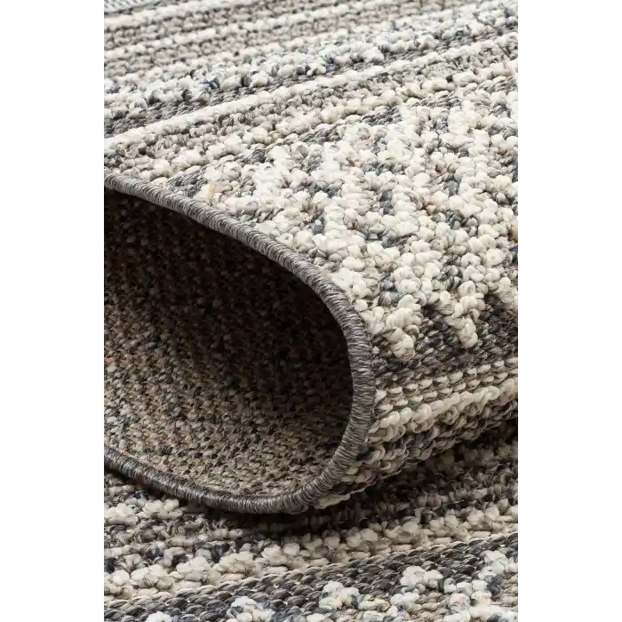 Soho Sh 05 Ivory Grey Hav Vermeyen Özel Ipler Ile Üretilen Etnik Örgü Desenlere Sahip Makine Halısı