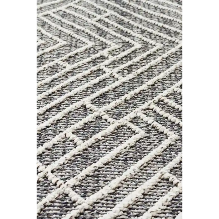 Soho Sh 12 Grey Hav Vermeyen Özel Ipler Ile Üretilen Etnik Örgü Desenlere Sahip Makine Halısı