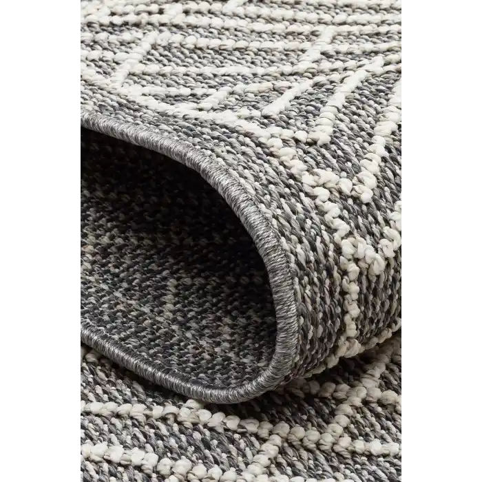 Soho Sh 12 Grey Hav Vermeyen Özel Ipler Ile Üretilen Etnik Örgü Desenlere Sahip Makine Halısı