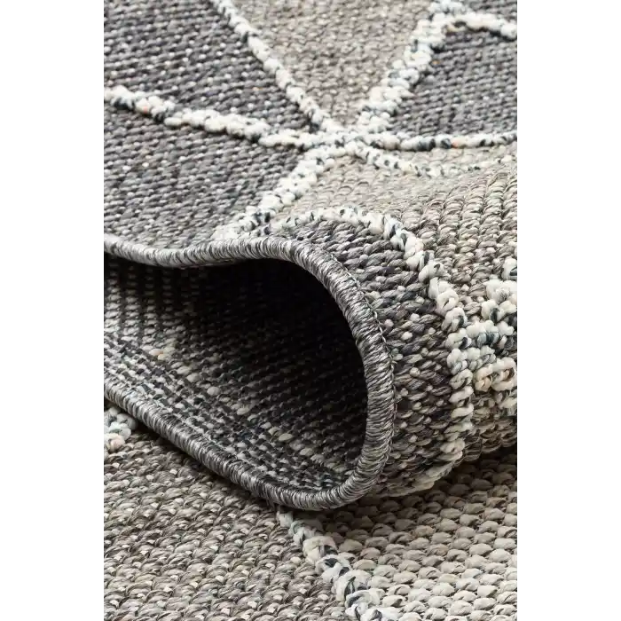 Soho Sh 03 Grey Hav Vermeyen Özel Ipler Ile Üretilen Etnik Örgü Desenlere Sahip Makine Halısı