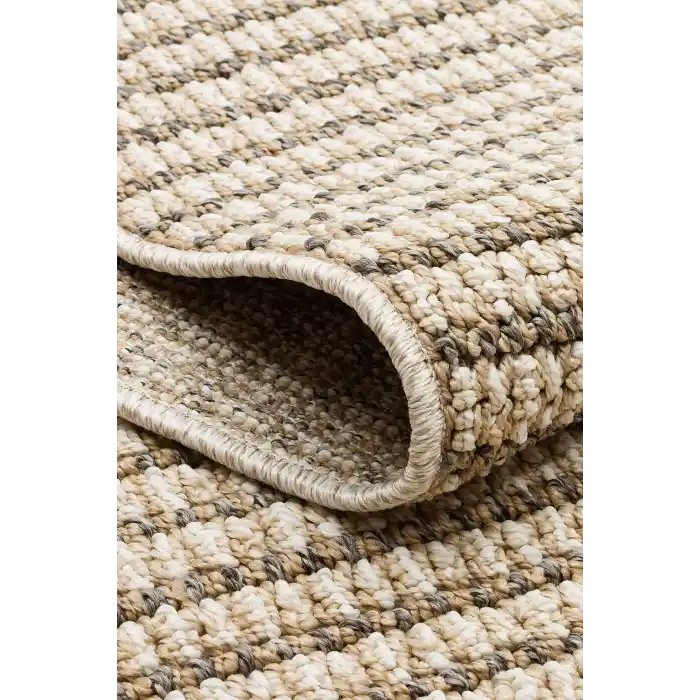 Soho Sh 17 Beige Ivory Hav Vermeyen Özel Ipler Ile Üretilen Etnik Örgü Desenlere Sahip Makine Halısı