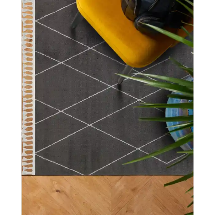 Urban 02 Black Grey Etnik Desenlere Sahip Hav Toz Vermez Yumuşak Dokulu Modern Halı