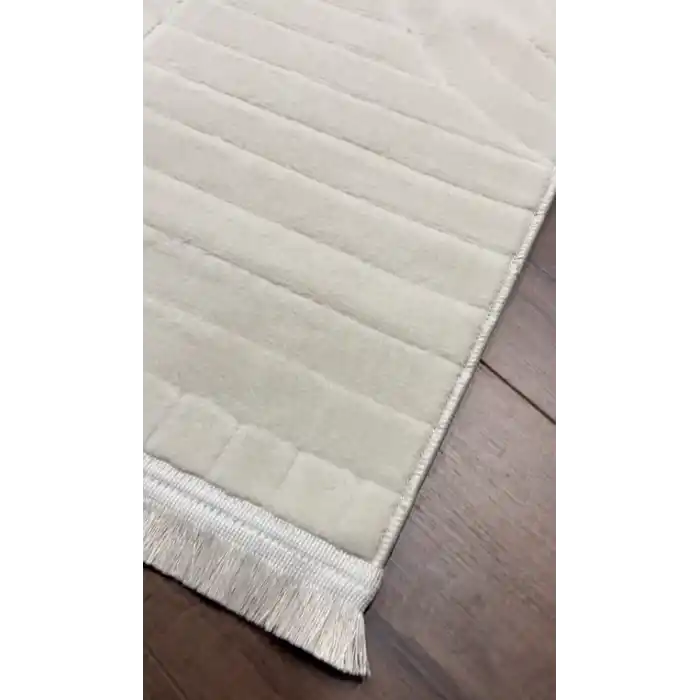Rabbit 104 Beyaz Makinede Yıkanabilir Yumuşak Dokulu Dekoratif Kaymaz Tabanlı Makine Halısı